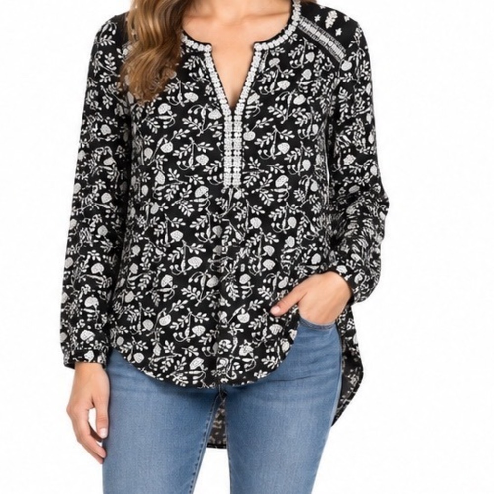 Lucky Brand Womens Medium Black White Floral Embroidered V-Neck Top Blouse